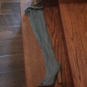 Jean knee high boots never worn